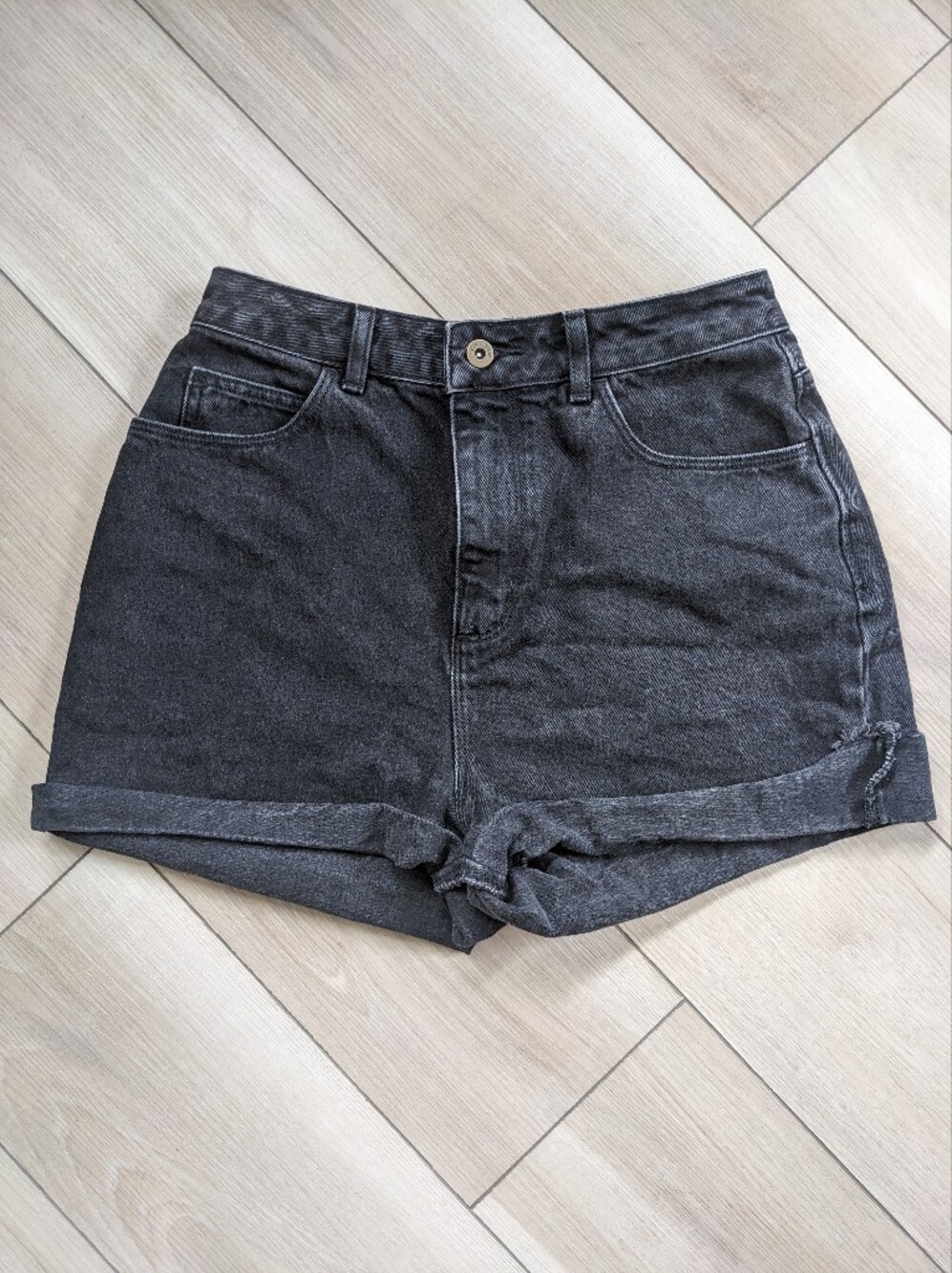 Women’s High-Rise Black Denim Shorts - US6